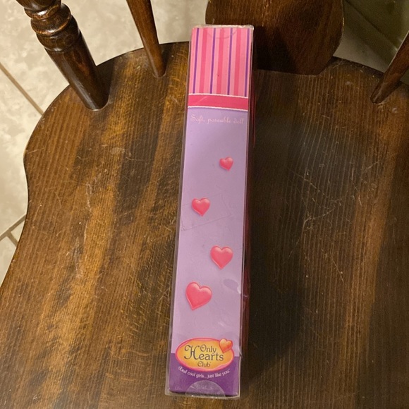 ONLY HEARTS CLUB DOLL-  LILY ROSE w/ DOG-  NIB. 2004 - Picture 3 of 6